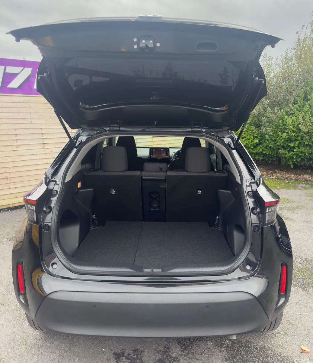 Toyota Yaris Cross SUV, Petrol Hybrid, 2023, Black