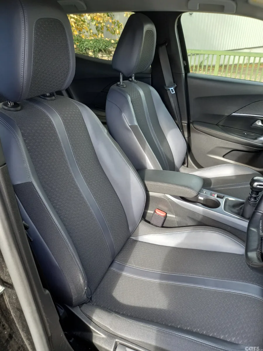 Peugeot 2008 MPV, Diesel, 2020, Black