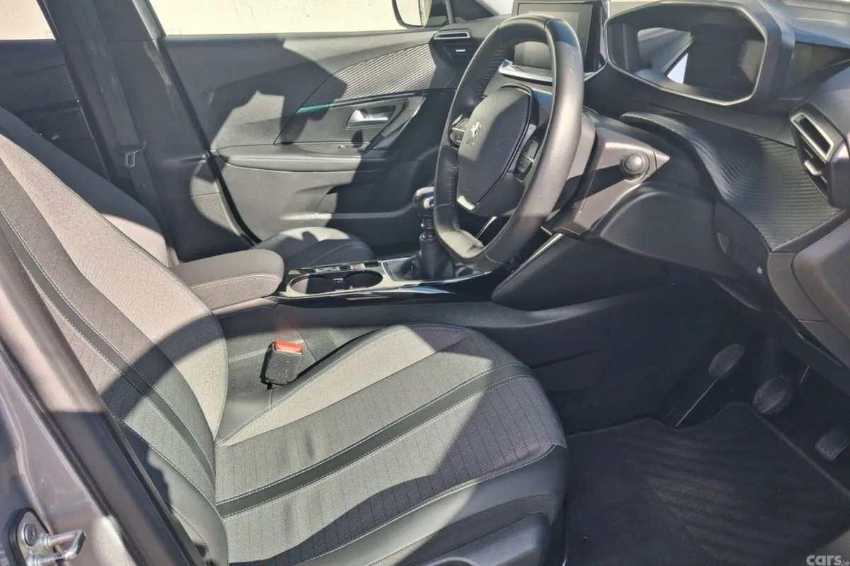 Peugeot 2008 SUV, Diesel, 2021, Grey