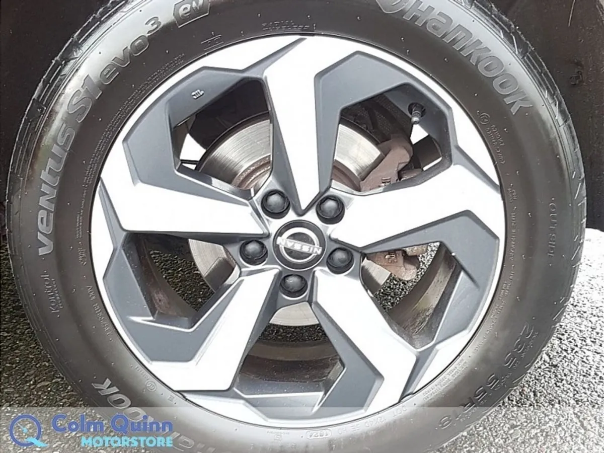Nissan Qashqai MPV, Petrol Hybrid, 2023, Red