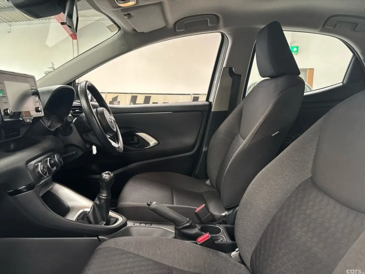 Toyota Yaris Hatchback, Petrol, 2023, White