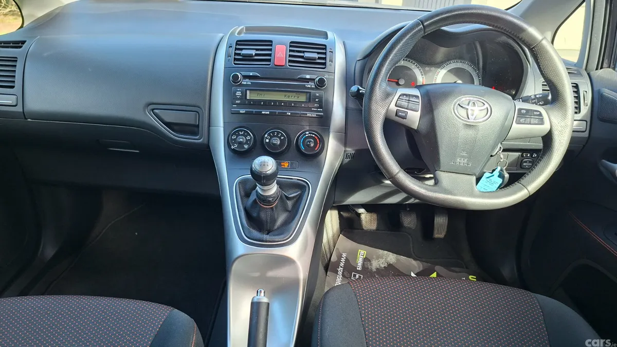Toyota Auris Hatchback, Diesel, 2012, Black