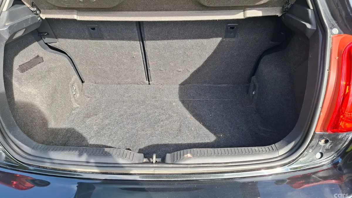 Toyota Auris Hatchback, Diesel, 2012, Black