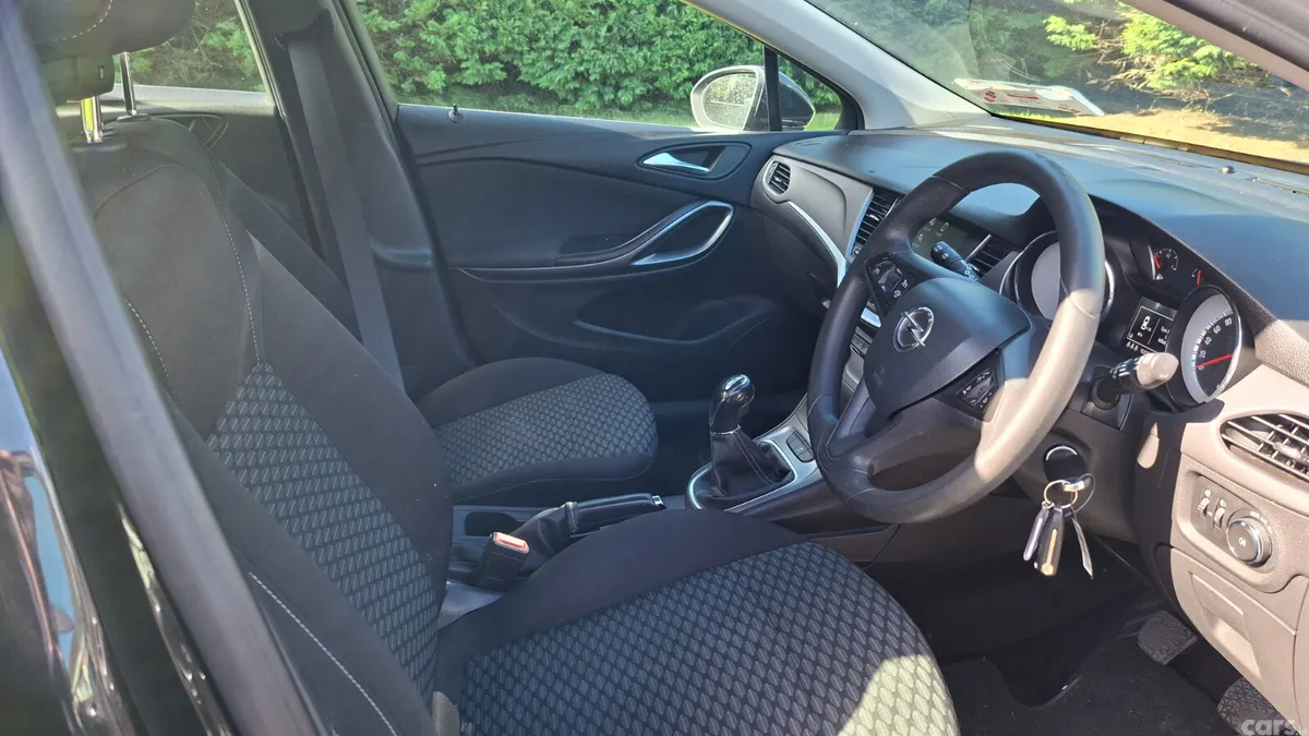 Opel Astra Hatchback, Petrol, 2016, Black
