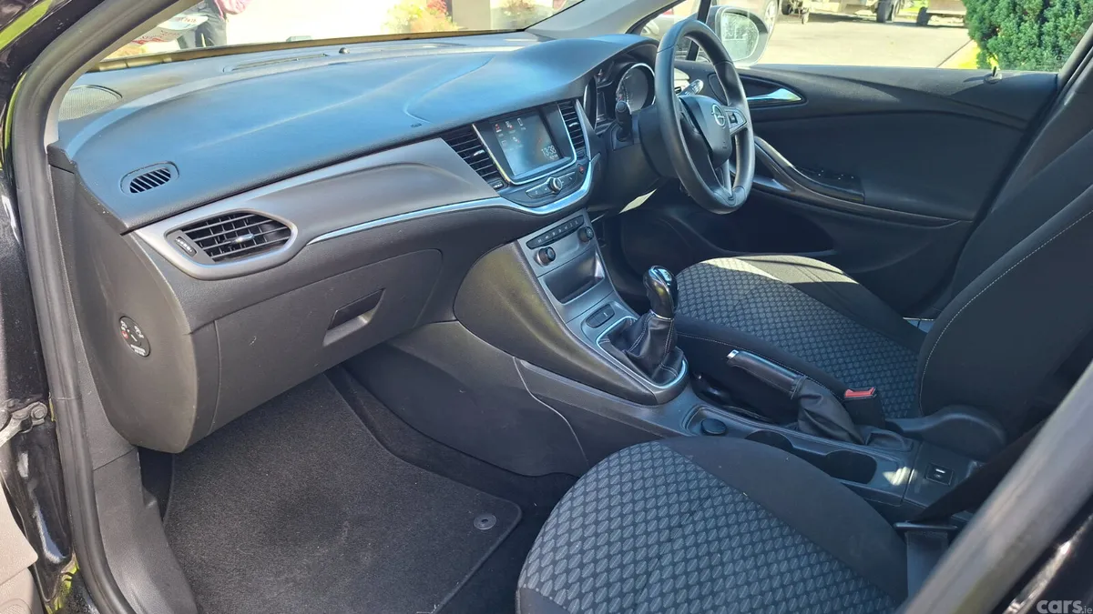 Opel Astra Hatchback, Petrol, 2016, Black