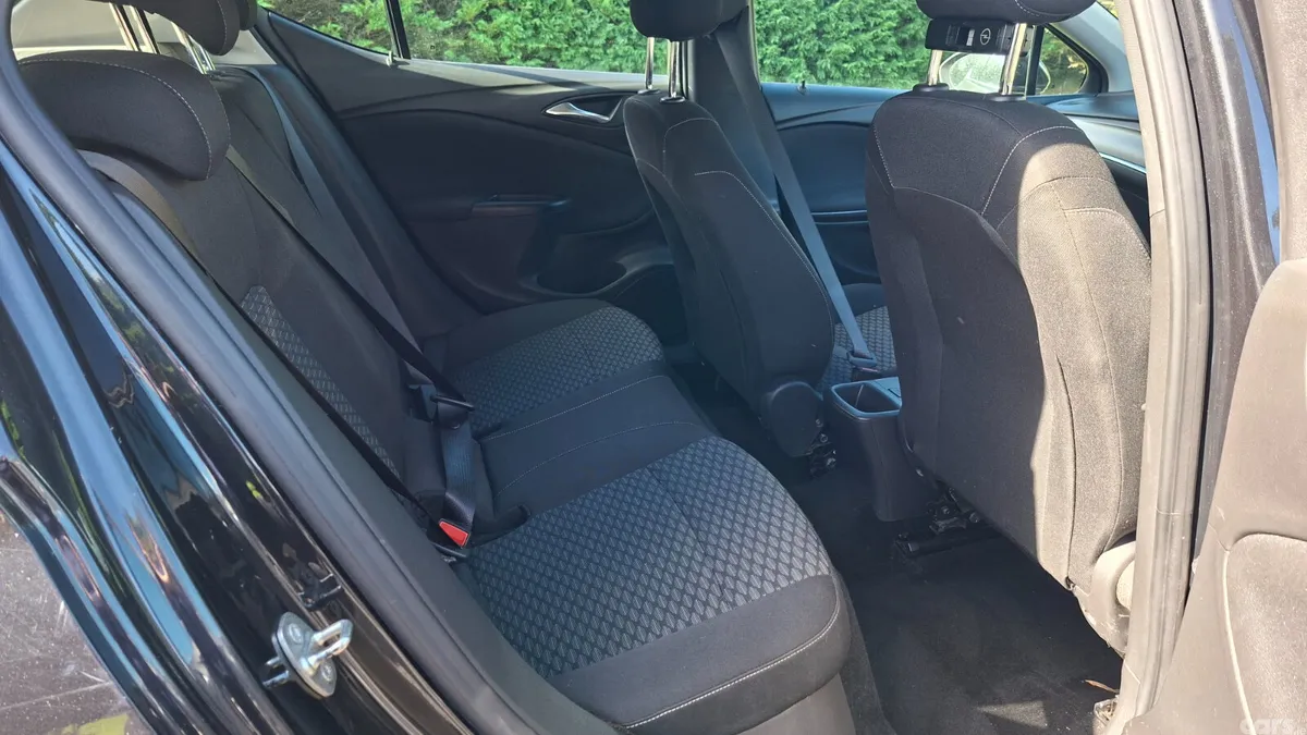 Opel Astra Hatchback, Petrol, 2016, Black