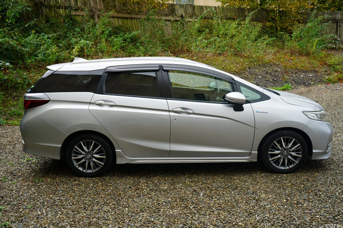 Honda Shuttle Estate, Petrol Hybrid, 2019, Silver