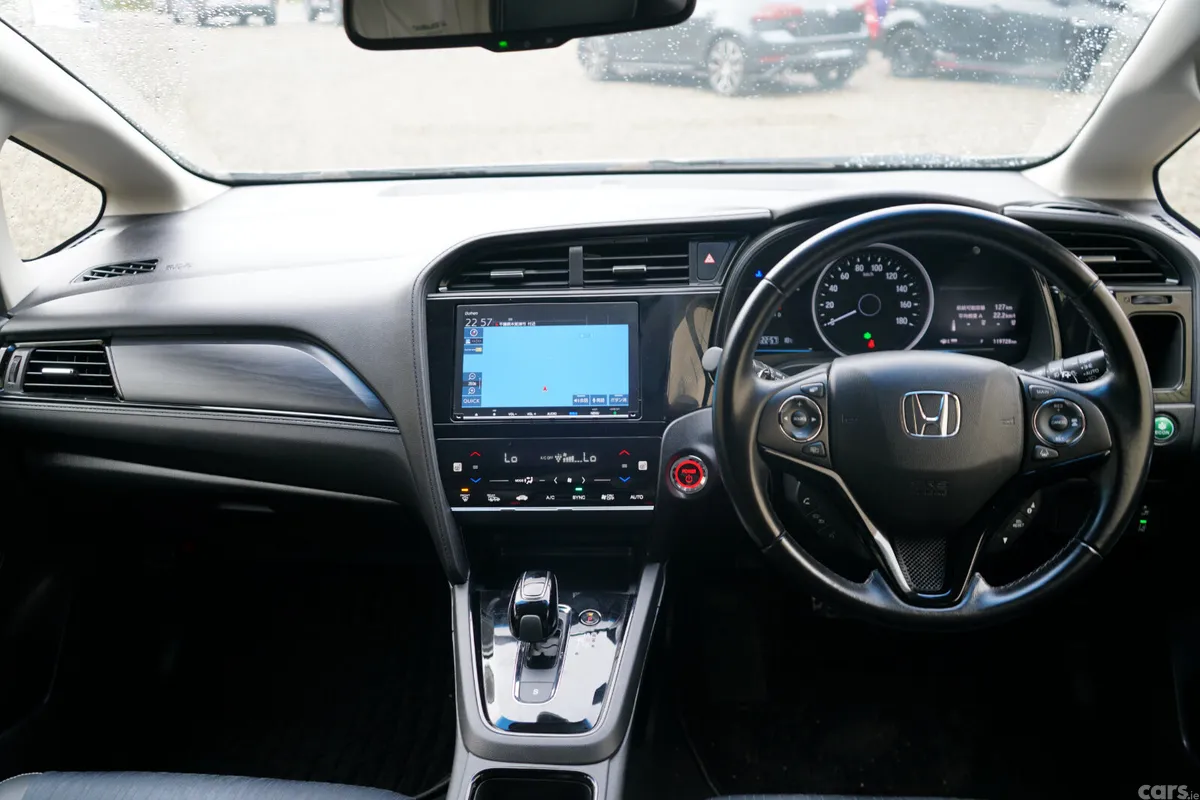 Honda Shuttle Estate, Petrol Hybrid, 2019, Silver