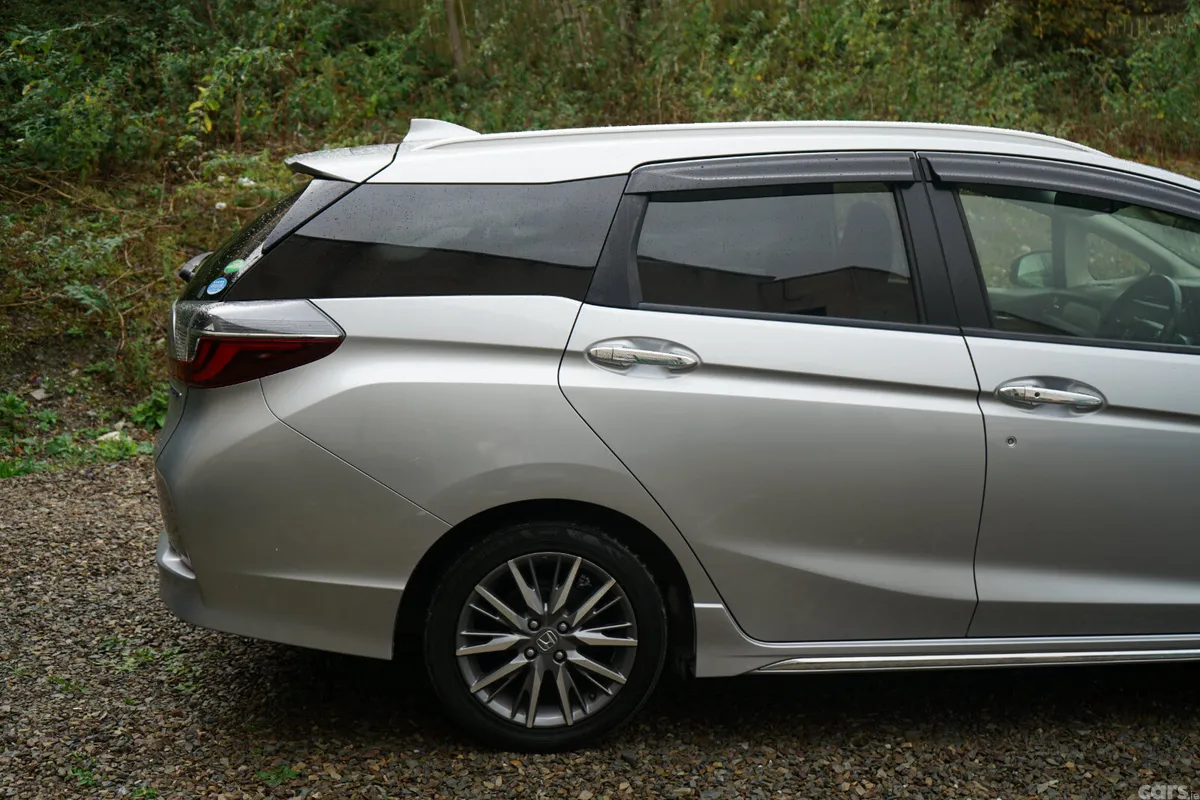 Honda Shuttle Estate, Petrol Hybrid, 2019, Silver