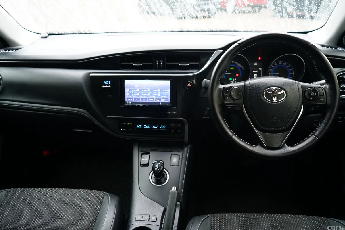 Toyota Auris Hatchback, Petrol Hybrid, 2017, Blue
