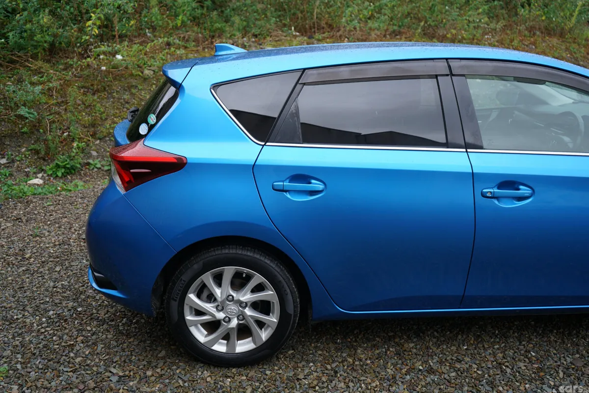 Toyota Auris Hatchback, Petrol Hybrid, 2017, Blue