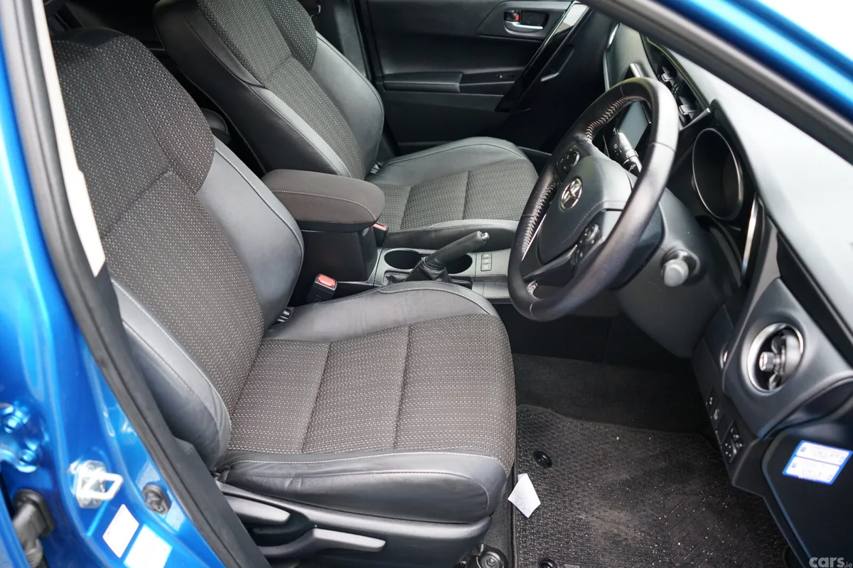 Toyota Auris Hatchback, Petrol Hybrid, 2017, Blue