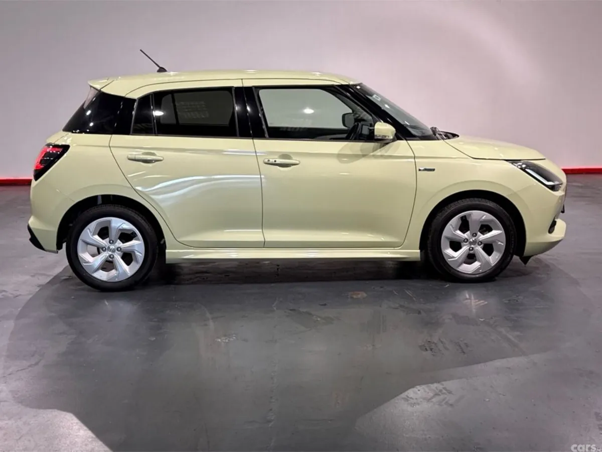 Suzuki Swift Hatchback, Petrol Hybrid, 2023, Green