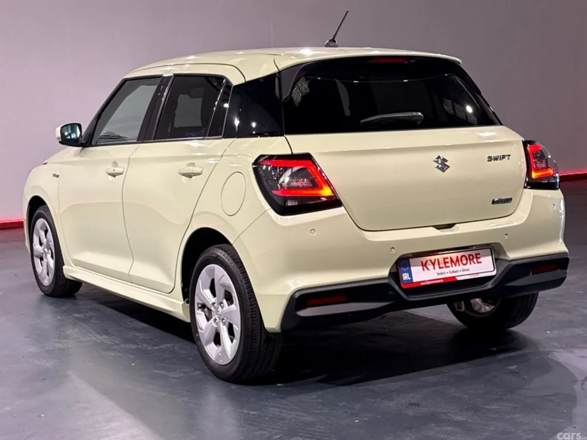 Suzuki Swift Hatchback, Petrol Hybrid, 2023, Green