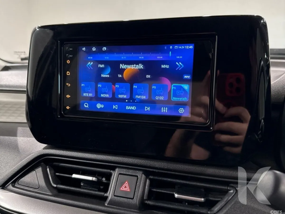 Suzuki Swift Hatchback, Petrol Hybrid, 2023, Green