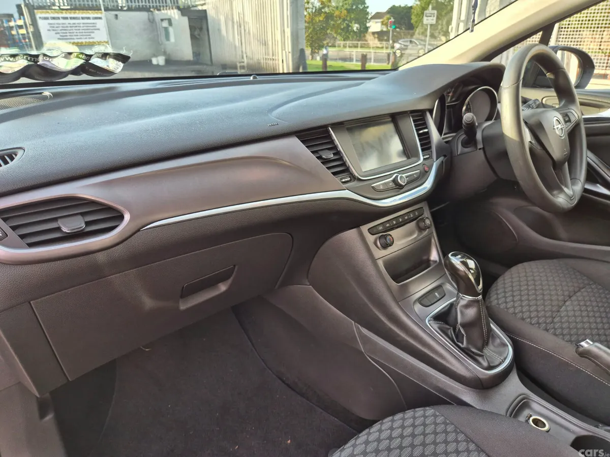 Opel Astra Hatchback, Diesel, 2016, Black