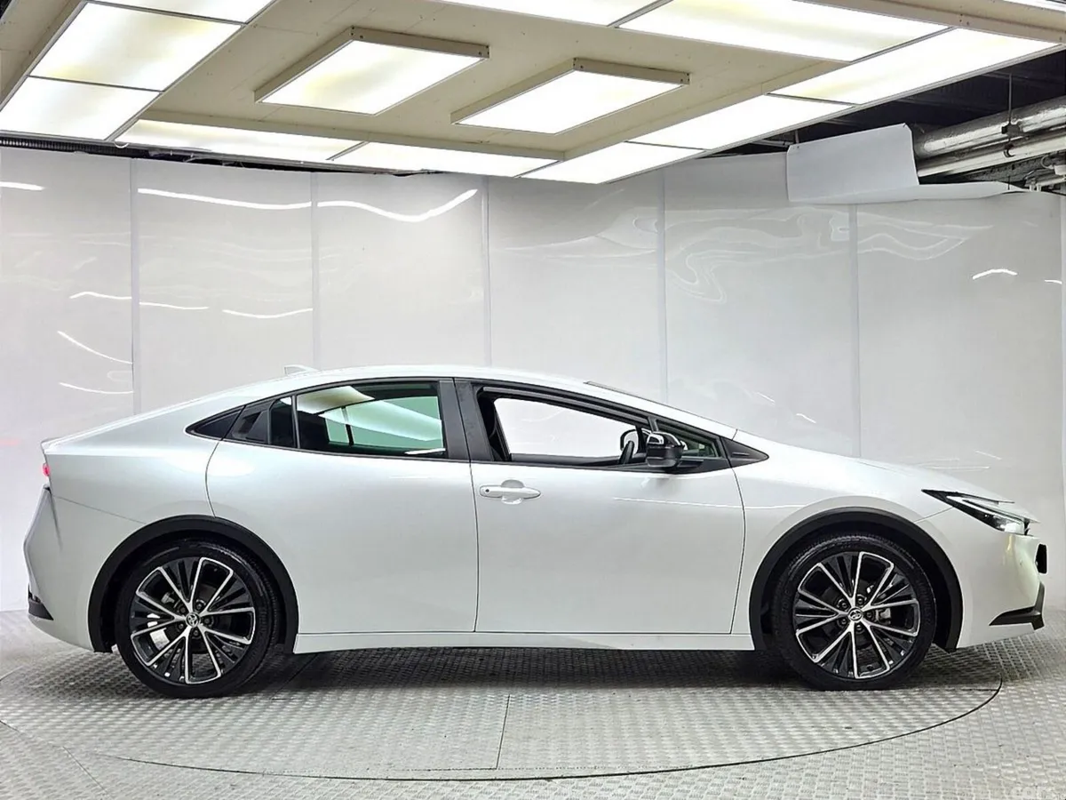 Toyota Prius Hatchback, Petrol Hybrid, 2024, White