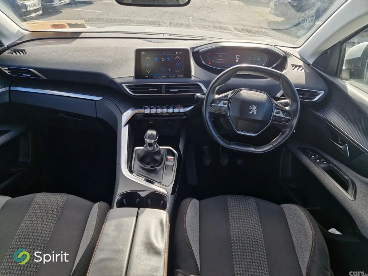 Peugeot 3008 MPV, Petrol, 2018, White