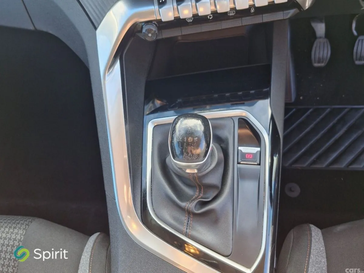 Peugeot 3008 MPV, Petrol, 2018, White