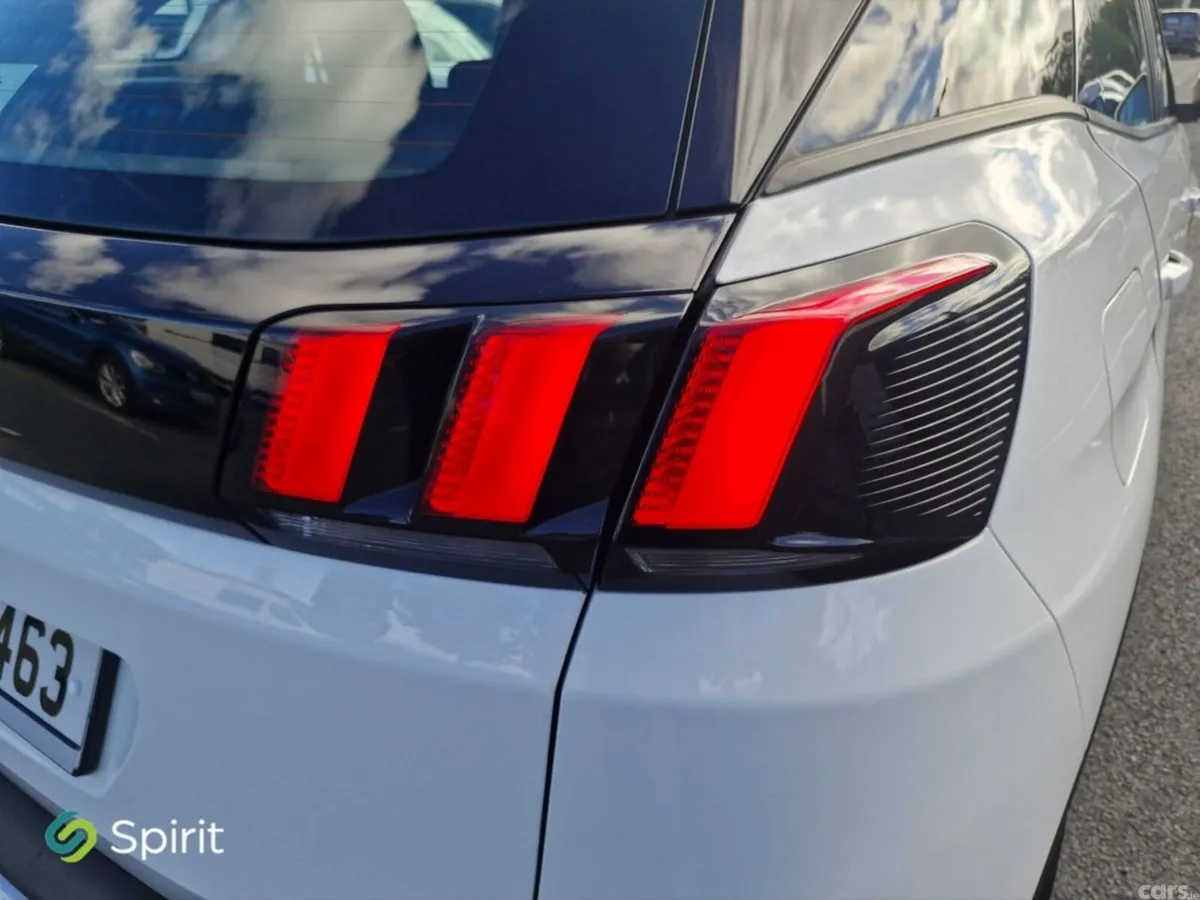 Peugeot 3008 MPV, Petrol, 2018, White