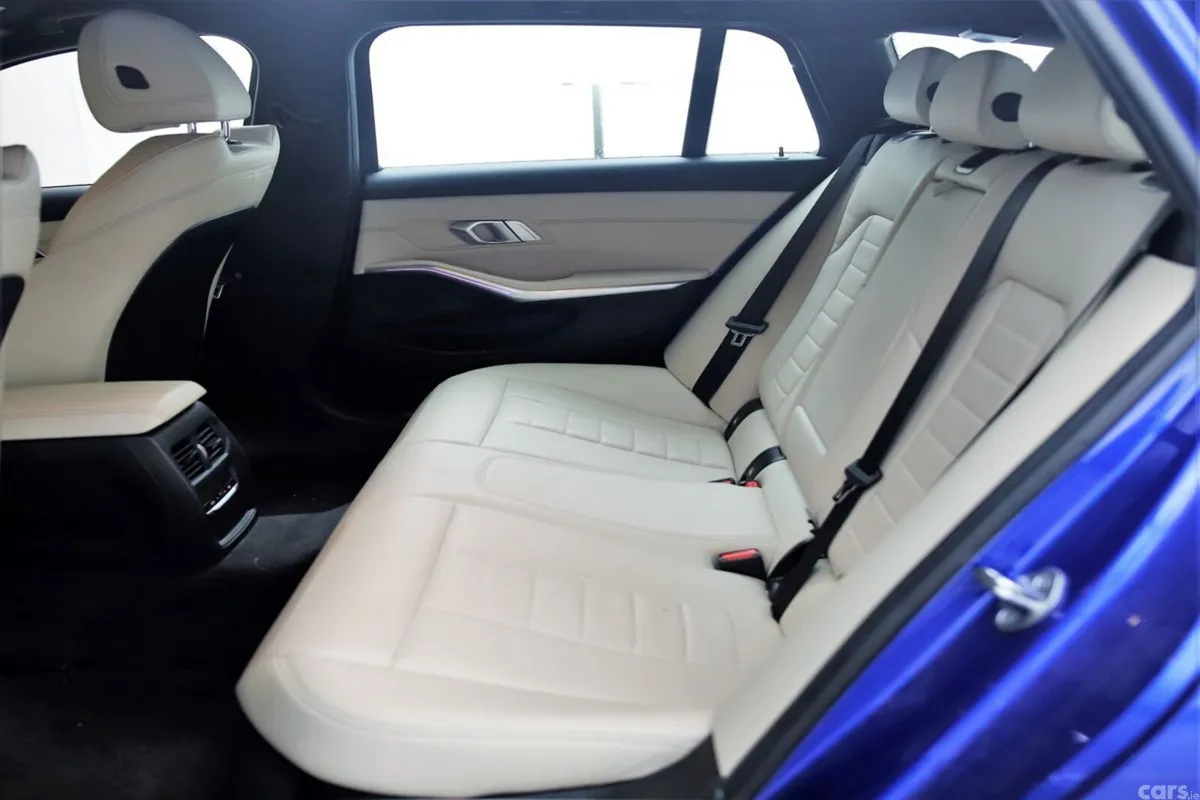 BMW 3-Series Estate, Petrol Plug-in Hybrid, 2022, Blue