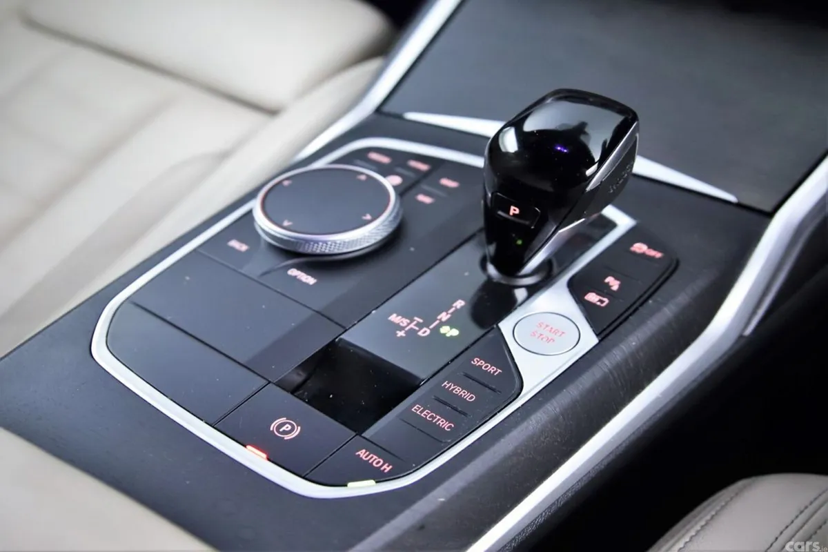BMW 3-Series Estate, Petrol Plug-in Hybrid, 2022, Blue