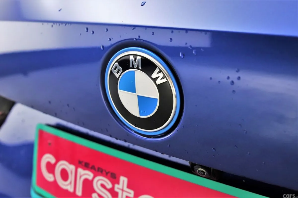 BMW 3-Series Estate, Petrol Plug-in Hybrid, 2022, Blue