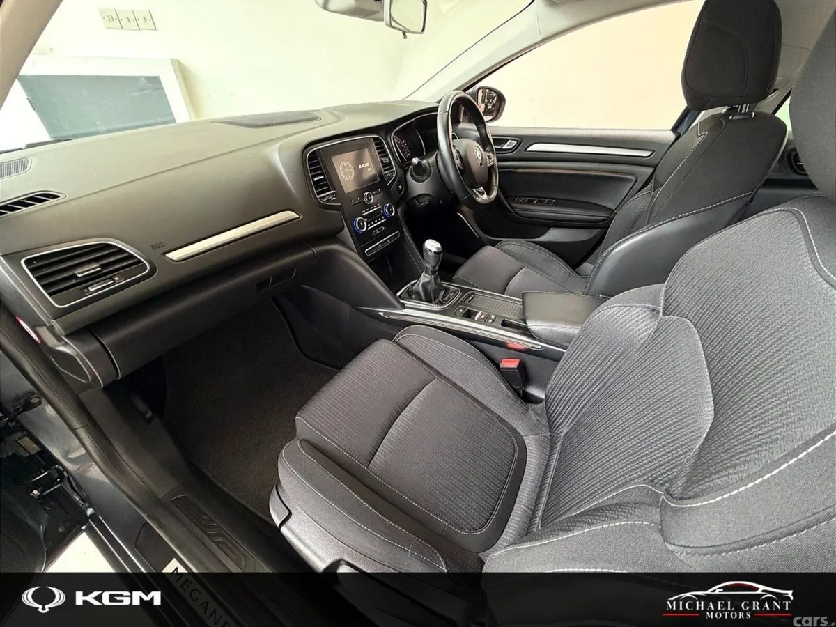 Renault Megane Estate, Petrol, 2020, Grey