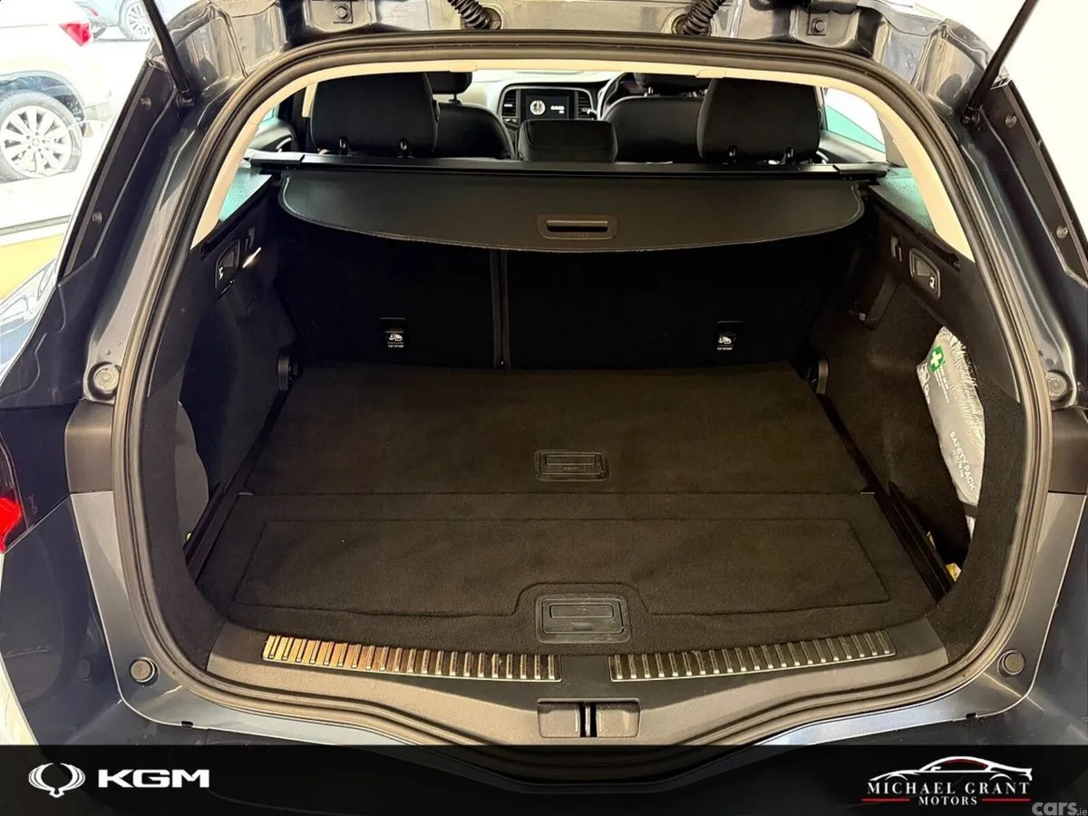Renault Megane Estate, Petrol, 2020, Grey