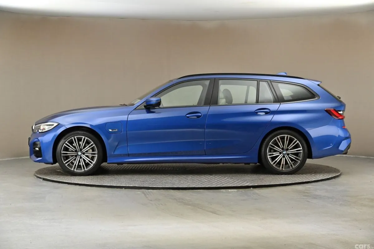 BMW 3-Series Estate, Petrol Plug-in Hybrid, 2022, Blue