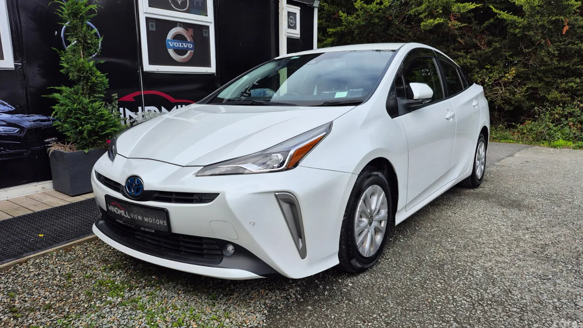 Toyota Prius Saloon, Petrol Hybrid, 2021, White
