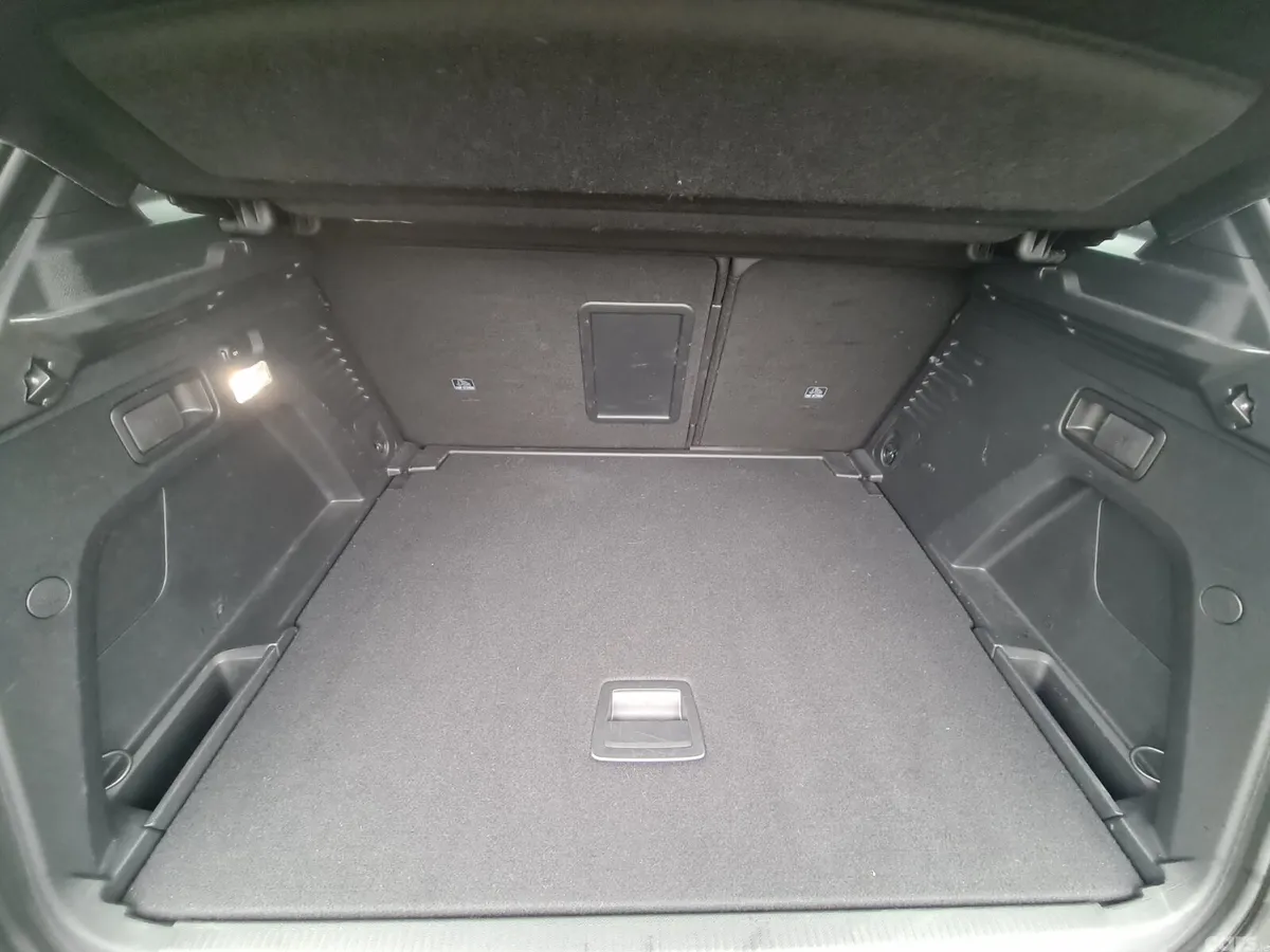 Peugeot 3008 MPV, Petrol, 2019, Grey