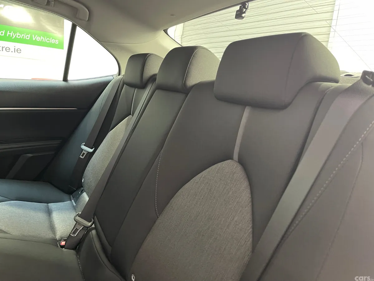 Toyota Camry Saloon, Petrol Hybrid, 2021, White