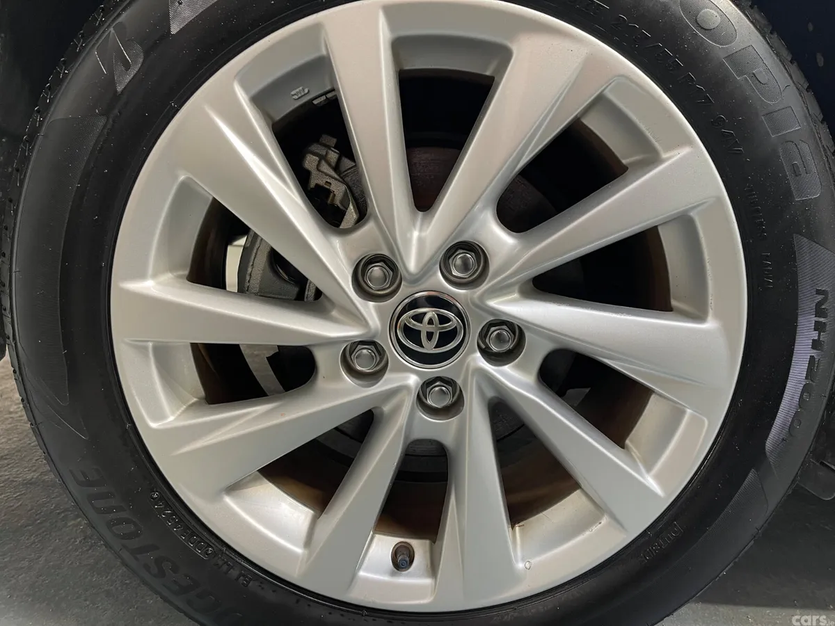 Toyota Camry Saloon, Petrol Hybrid, 2021, White