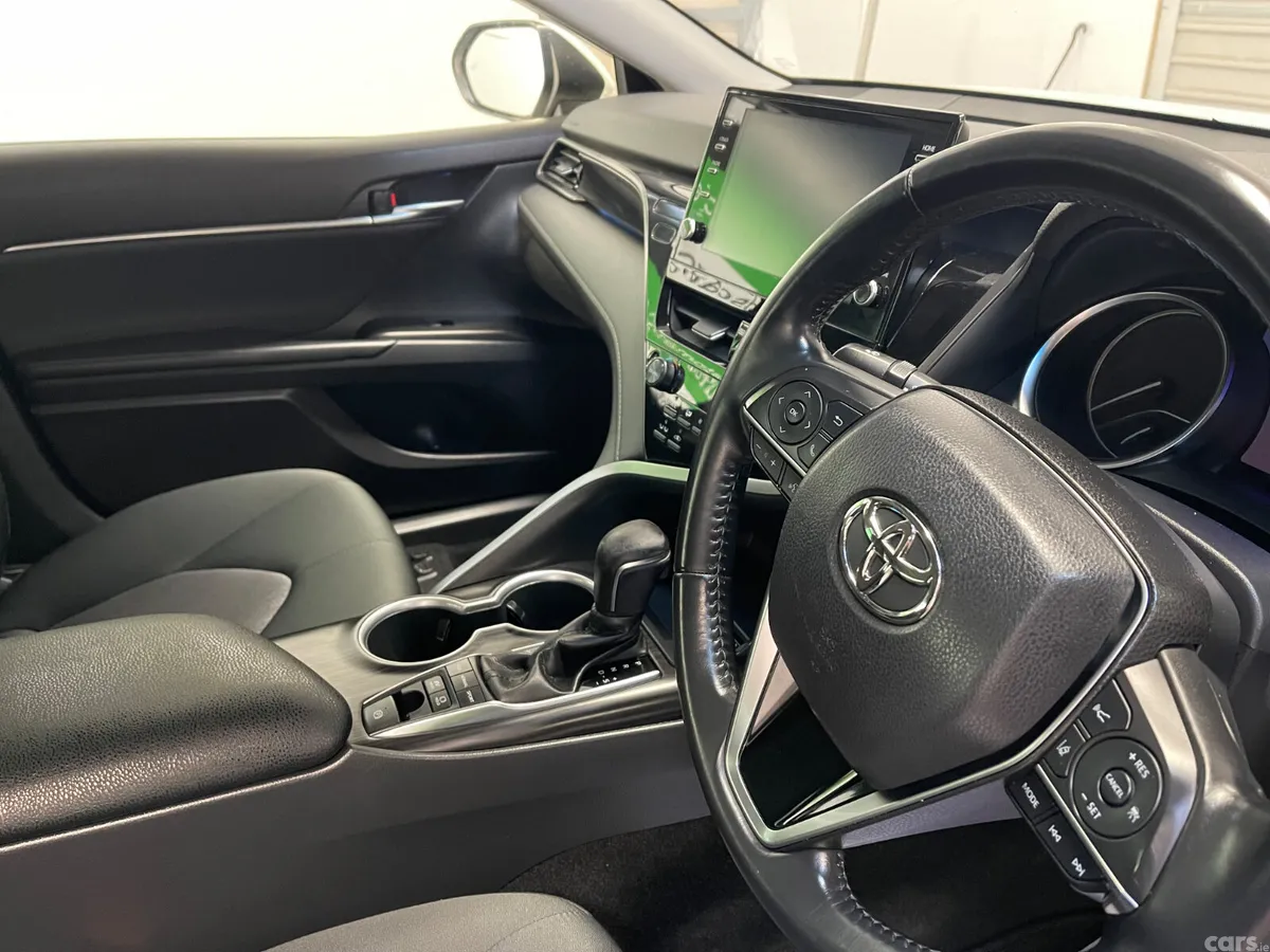 Toyota Camry Saloon, Petrol Hybrid, 2021, White