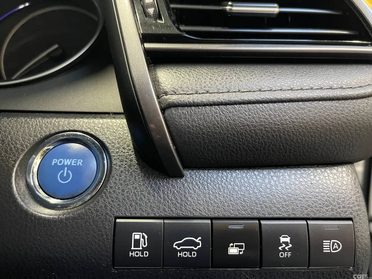 Toyota Camry Saloon, Petrol Hybrid, 2021, White
