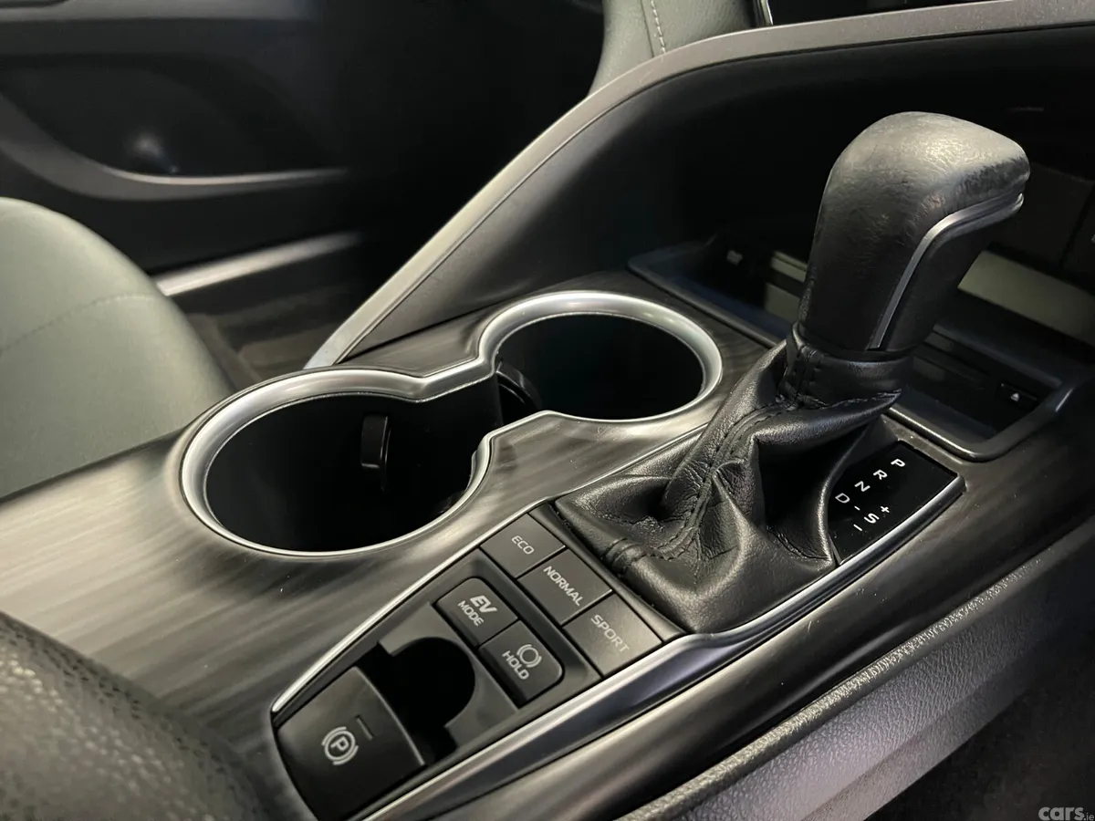 Toyota Camry Saloon, Petrol Hybrid, 2021, White