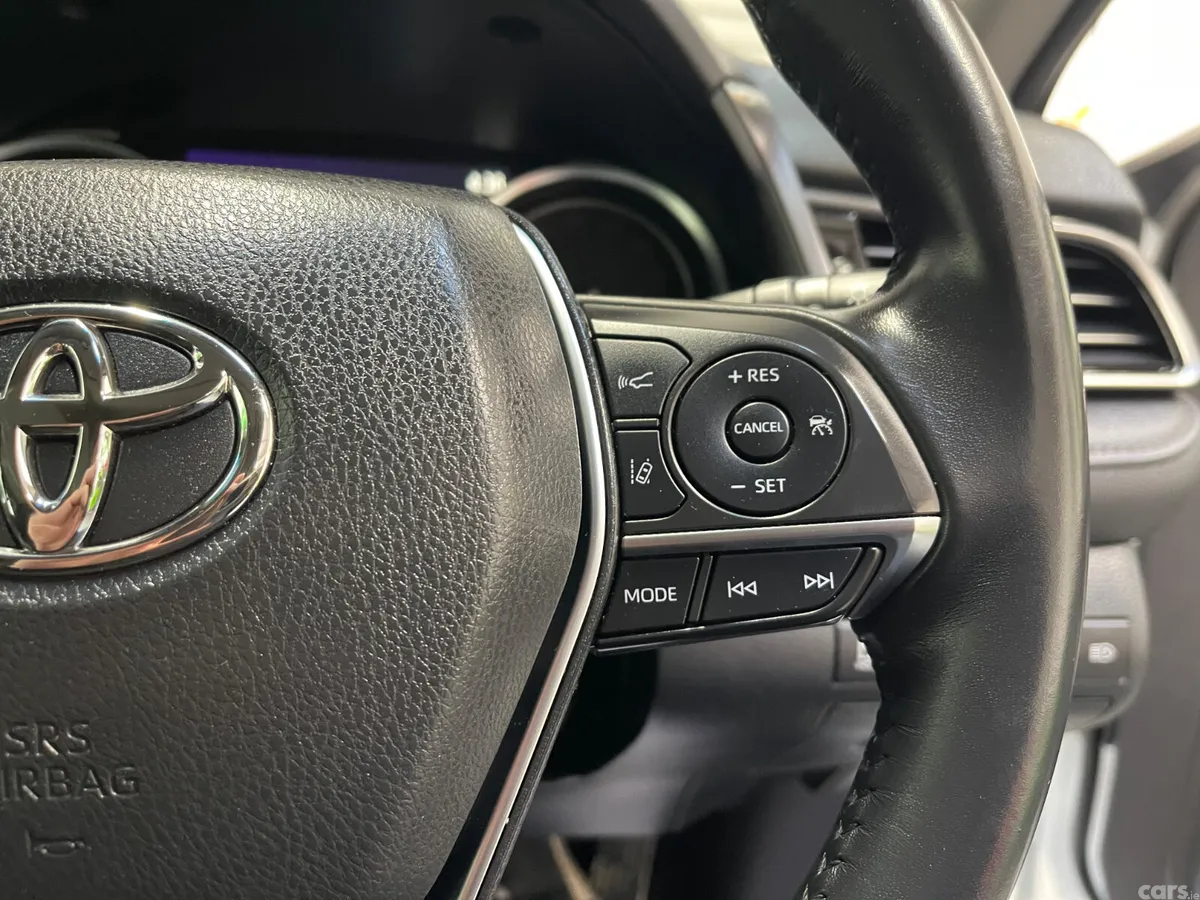 Toyota Camry Saloon, Petrol Hybrid, 2021, White