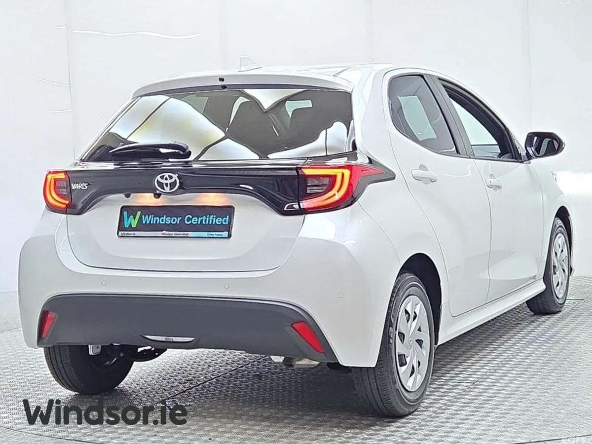 Toyota Yaris Hatchback, Petrol, 2024, White