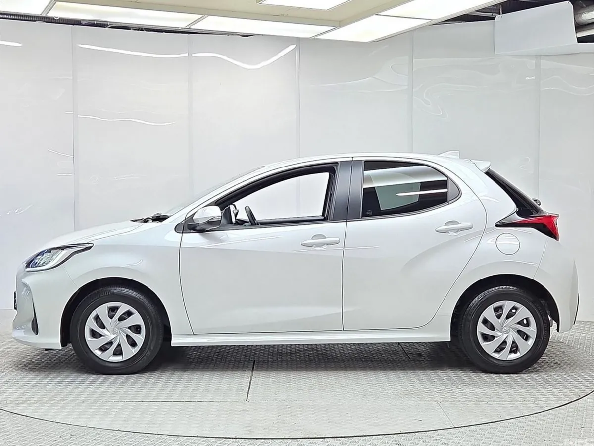 Toyota Yaris Hatchback, Petrol, 2024, White