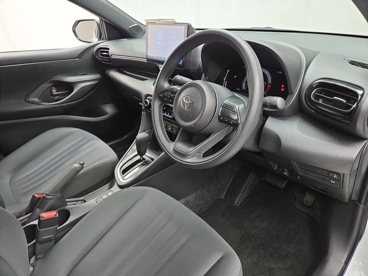 Toyota Yaris Hatchback, Petrol, 2024, White