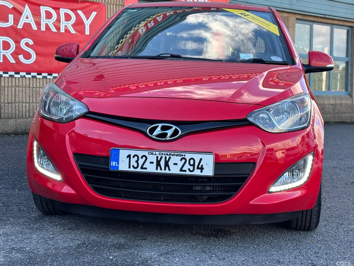 Hyundai i20 Hatchback, Diesel, 2013, Red
