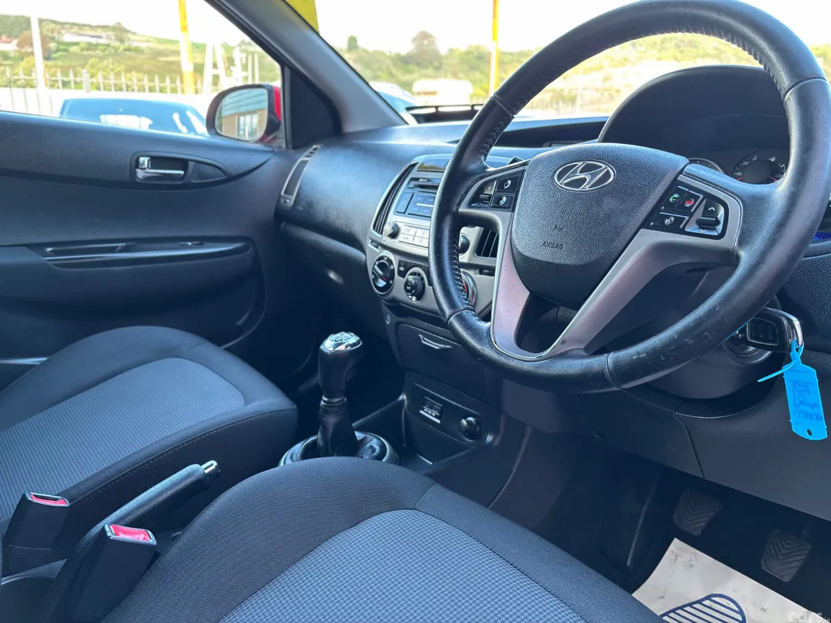 Hyundai i20 Hatchback, Diesel, 2013, Red