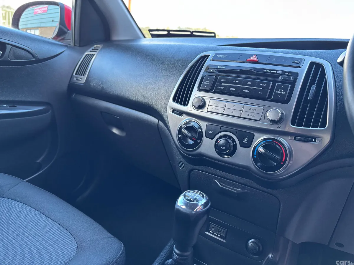Hyundai i20 Hatchback, Diesel, 2013, Red