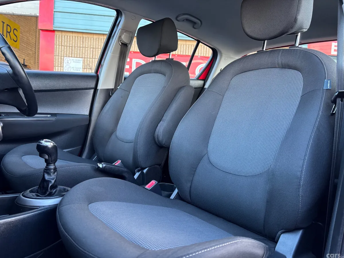 Hyundai i20 Hatchback, Diesel, 2013, Red