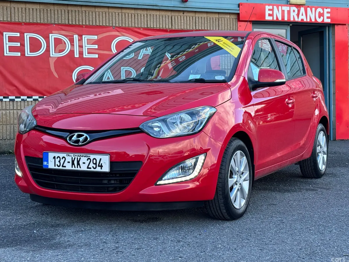 Hyundai i20 Hatchback, Diesel, 2013, Red
