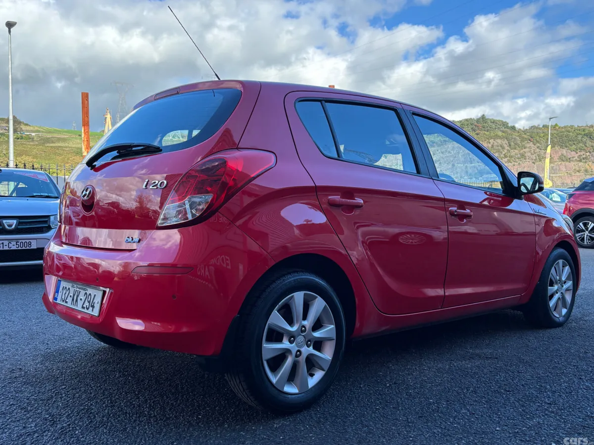 Hyundai i20 Hatchback, Diesel, 2013, Red