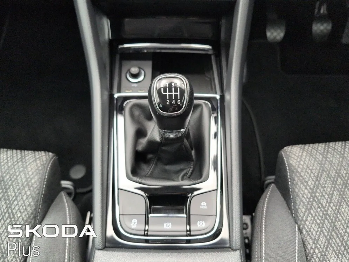 Skoda Karoq SUV, Diesel, 2023, Grey