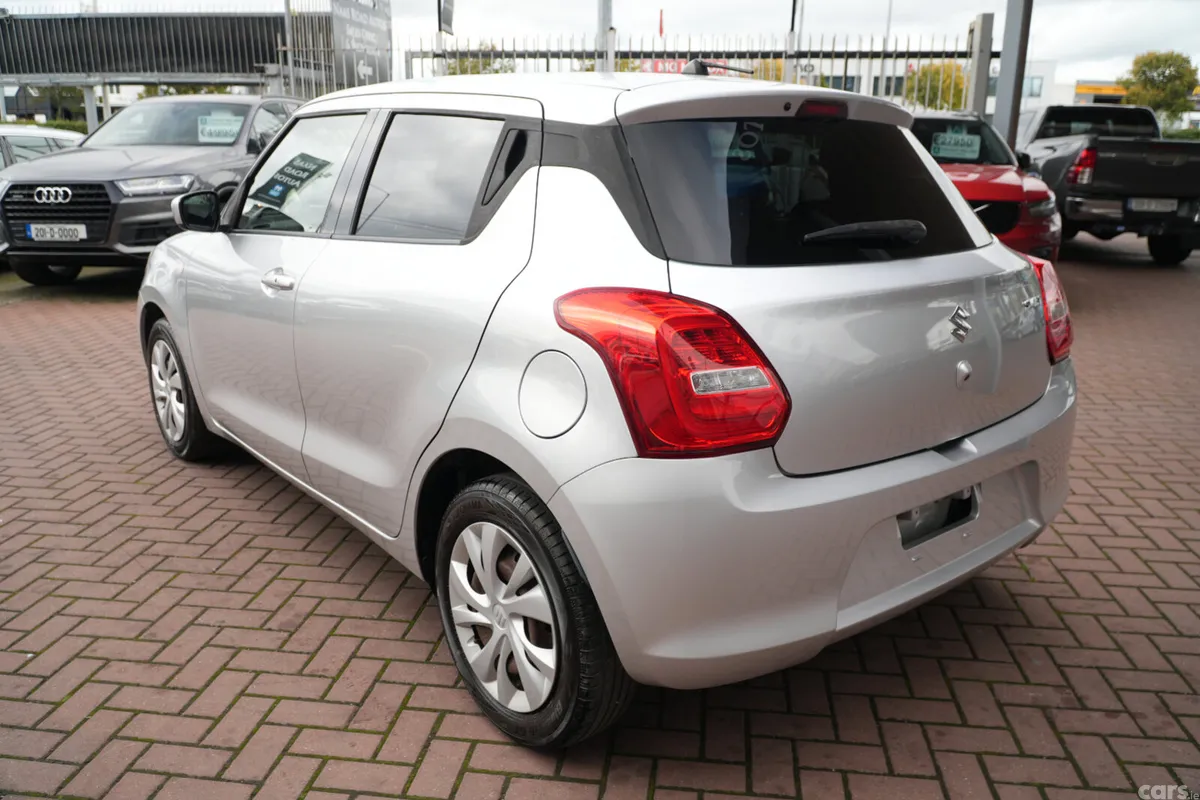 Suzuki Swift Hatchback, Petrol, 2018, Silver