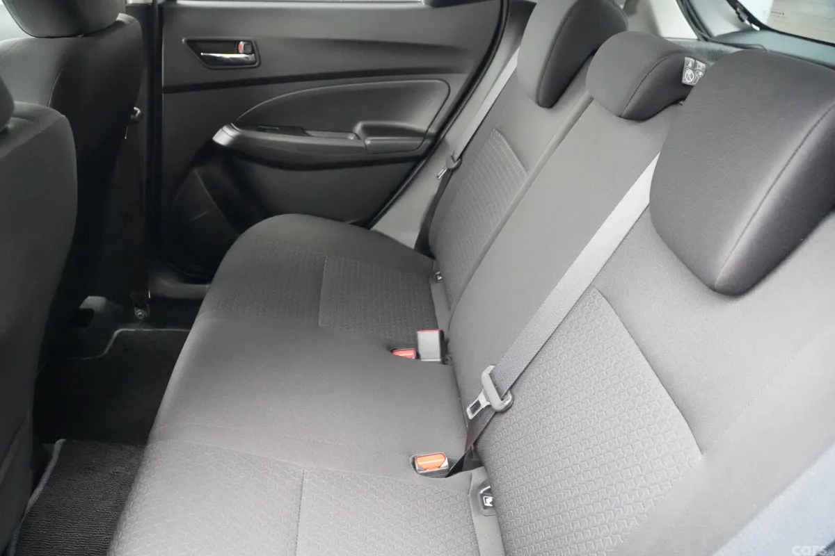 Suzuki Swift Hatchback, Petrol, 2018, Silver